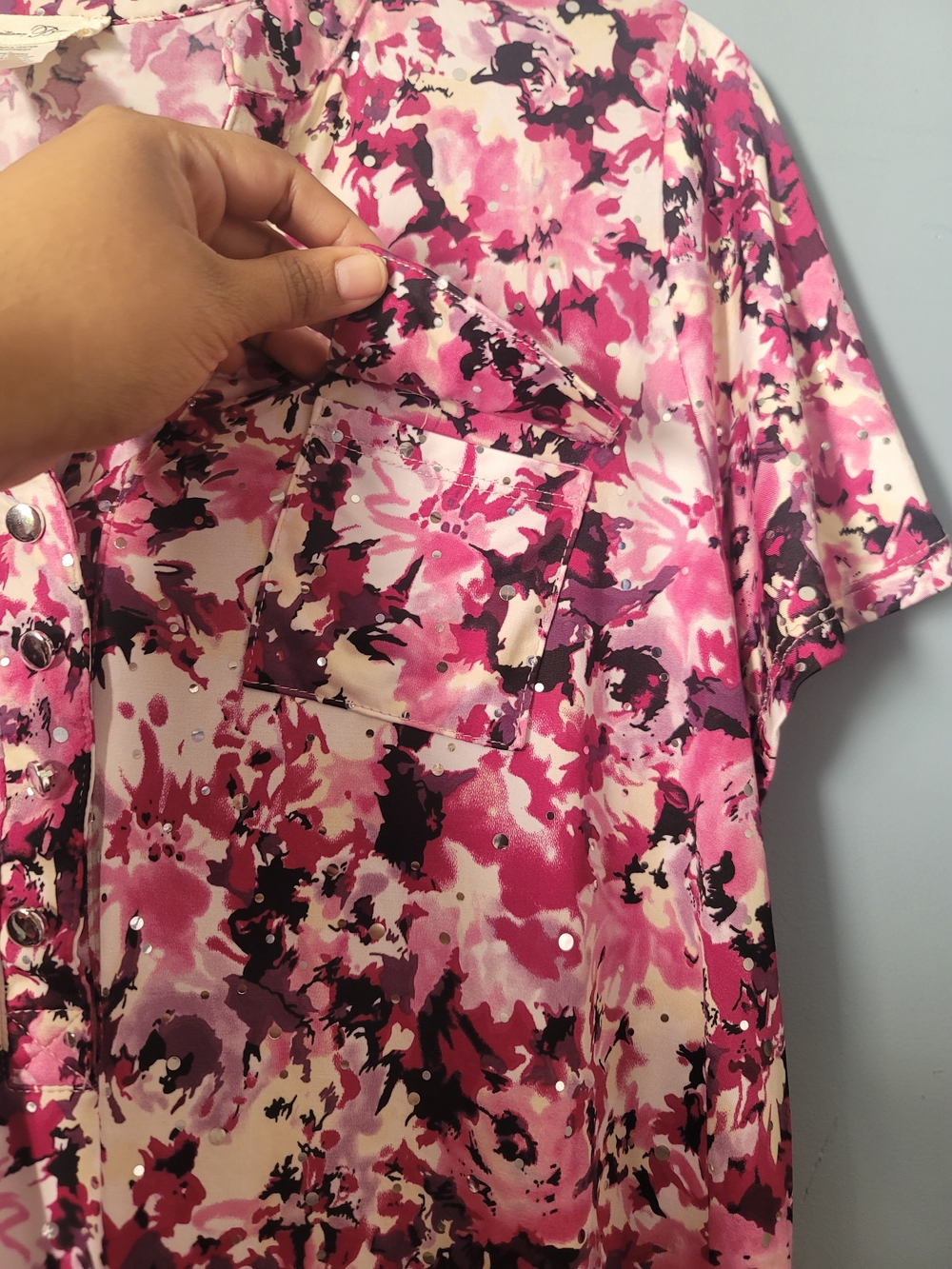 Brittany Black Pink Floral Short-Sleeve V-Neck Blouse - Picture 4 of 8